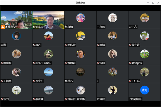 与会专家和刘家宏教授进行学术交流.png